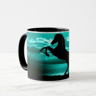 Schwarzes Pferd Türkisblauer Himmel und Wasser  Tasse