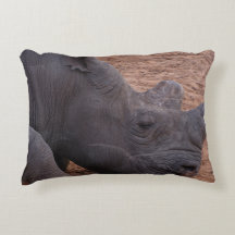 Schwarzes Rhino Akzent Pillow