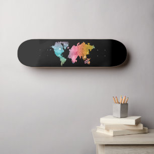Schwarzes Skateboard mit Rainbow World Map - Reise