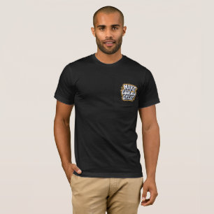 Schwarzes T-Shirt mit darauf geschriebenem Text
