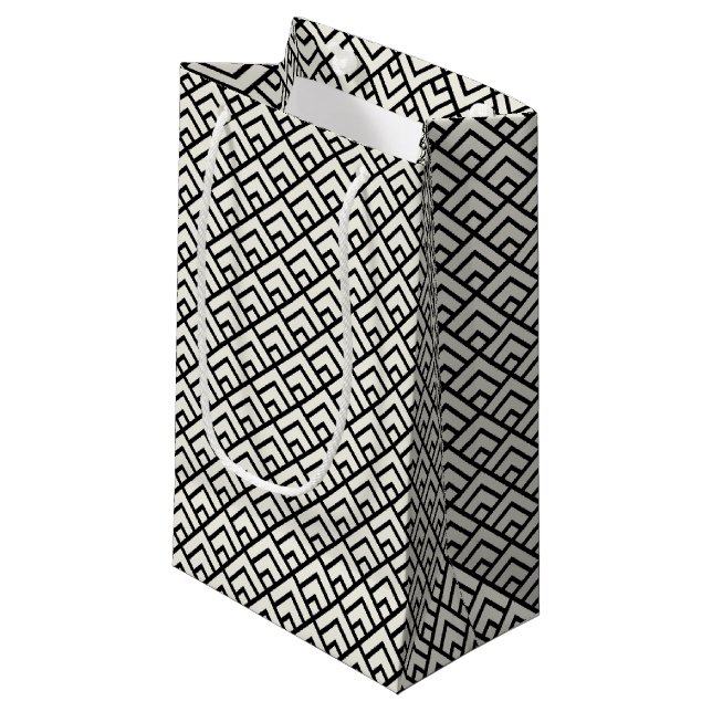 Schwarzes u. weißes geometrisches Muster Kleine Geschenktüte (Vorderseite Schrägansicht)