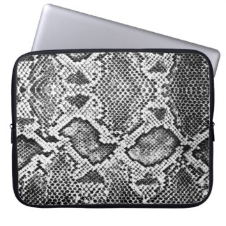 Schwarzes u. weißes Snakeskin Muster Laptopschutzhülle