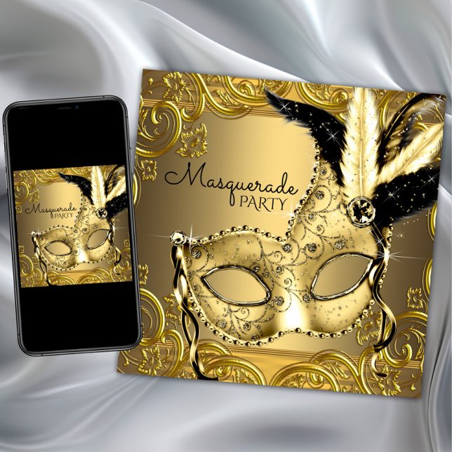 Schwarzes und goldenes Party Einladung (Black and gold masquerade party invitation with beautiful gold mask on a gold swirl background.)