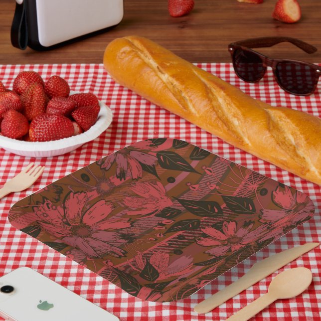 Schwarzes und rotes Blumenmuster. Pappteller (Picknick)