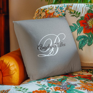 Schwarzes und weißes, elegantes Monogramm in Schre Kissen