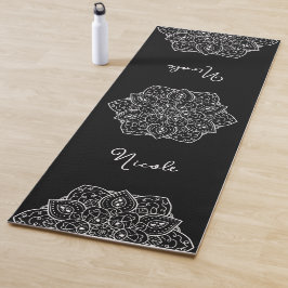 Schwarzes und weißes stilvolles Mandala mit indivi Yogamatte