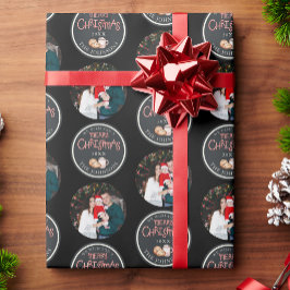 Schwarzes Weihnachtsbuch mit einer Meldung zum Fot Geschenkpapier