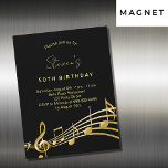Schwarzgoldgold-Musiknoten Magneteinladung<br><div class="desc">Eine trendige,  moderne 50. Geburtstagsparty für Damen und Herren. Klassischer schwarzer Hintergrund und Musiknoten,  goldfarbene Buchstaben. Personalisieren Sie Ihre Party-Informationen und fügen Sie sie hinzu.</div>