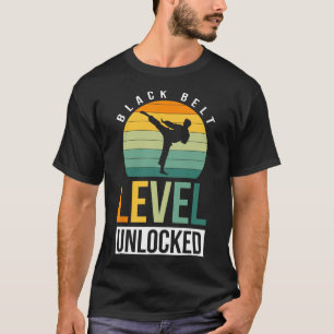 Schwarzgürtel-Ebene entriegelt 3 T-Shirt
