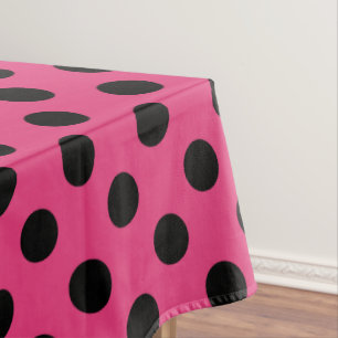 Schwarzpolka-Punkte auf Fuchsia Tischdecke
