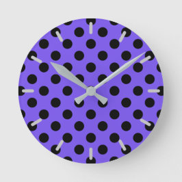 Schwarzpolka-Punkte auf Perwinkle Runde Wanduhr