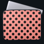 Schwarzpolka-Punkte auf Pfirsich Laptopschutzhülle<br><div class="desc">Schwarzpolka-Punkte auf Pfirsich</div>