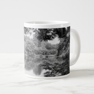Schwarzweiß, cool, einzigartig Natur und See Jumbo-Tasse