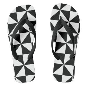 Schwarzweiss-Dreieck-Muster Flip Flops