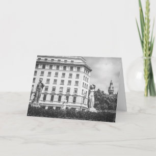 Schwarzweiß-Foto von Skulpturen auf der Placa de l Karte