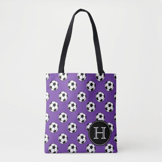 Schwarzweiss-Fußball-Bälle auf lila Monogramm Tasche (Vorderseite)