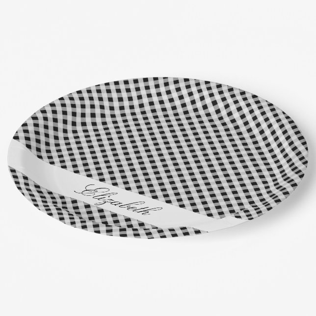 Schwarzweiss-Gingham-Karo-kariertes Muster Pappteller (Schrägansicht)