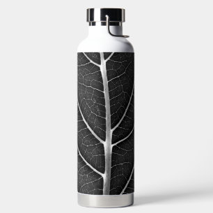 Schwarzweiß glühendes Blatt Nahaufnahme Trinkflasche