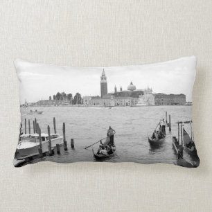 Schwarzweiss-Gondel in der Stadt von Venedig Lendenkissen