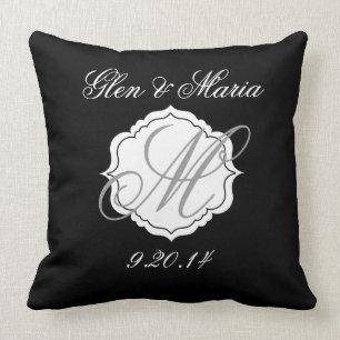 Schwarzweiss-Monogramm-Hochzeits-Datums-Kissen Kissen