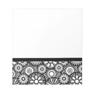 Schwarzweiß-Notebook mit Blumenmuster Notizblock