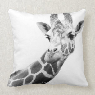 Schwarzweiss-Porträt einer Giraffe Kissen