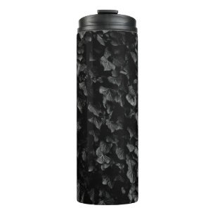 Schwarzweiß-Schuss von Pflanze aus dickem Efeu Thermosbecher