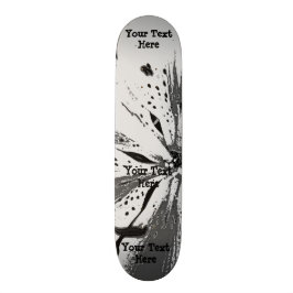 Schwarzweiss spritzt abstrakte Straßenkunstart Skateboard