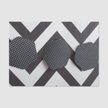 SCHWARZWEISS-ZICKZACK MIT HEXE-SEIDENPAPIER