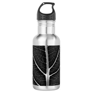 Schwarzweißblatt nah edelstahlflasche
