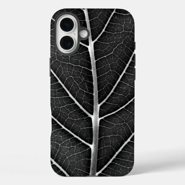 Schwarzweißblatt nah iPhone 16 plus hülle (Rückseite)