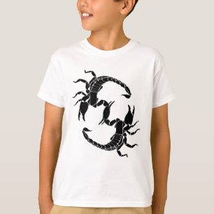 Schwarzweißbuchstaben S - Zwei Skorpione T-Shirt