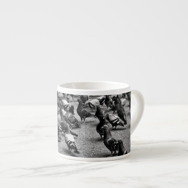 Schwarzweißfotografie vieler Tauben Espressotasse (Vorderseite Rechts)