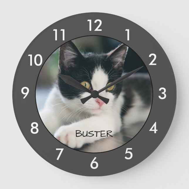 Schwarzweißkatze Personalisiert Große Wanduhr (Vorderseite)