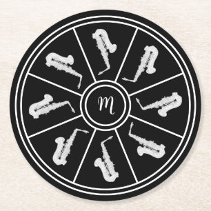 Schwarzweißmotiv mit Saxophonen und Monogramm Runder Pappuntersetzer