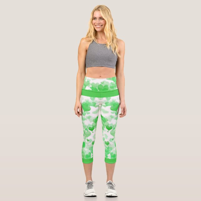 Schwebende Herzen in Grün Capri Leggings (Vorderseite)