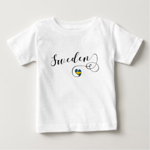 Schweden, schwedische Flagge in einem Herzen Baby T-shirt