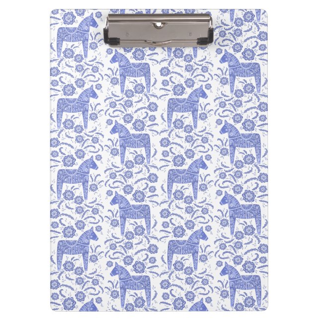 Schwedischer Dala Horse Blau und Weiß Folk Stil Klemmbrett (Vorderseite)
