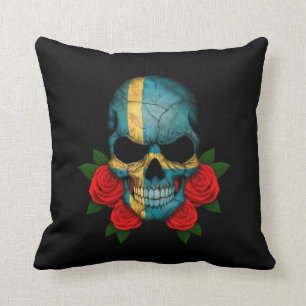 Schwedischer Flaggen-Schädel mit Roten Rosen Kissen