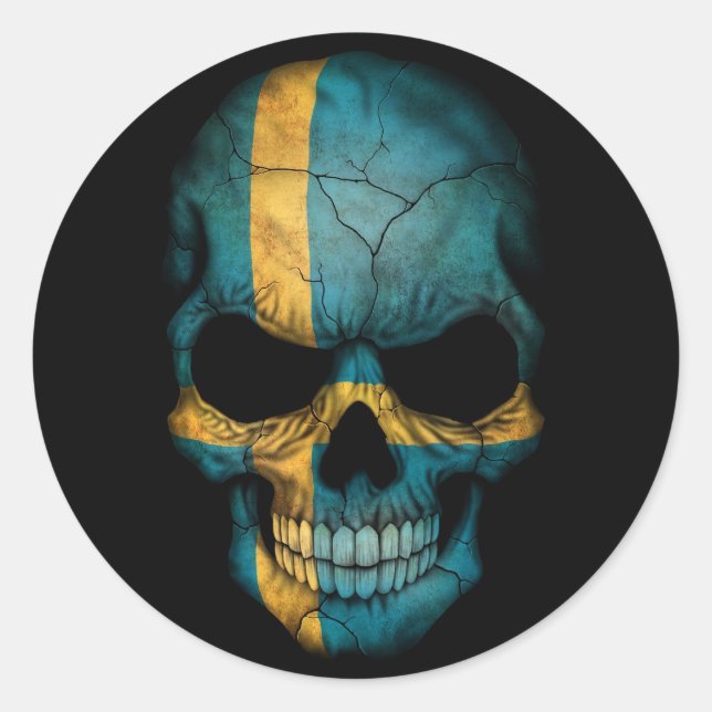 Schwedischer Flaggenschädel in Schwarz Runder Aufkleber (Vorderseite)