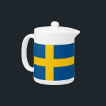 Schwedischer Flaggenteapot<br><div class="desc">Eleganter Teekessel mit Flagge von Schweden. Dieses Produkt ist anpassbar.</div>