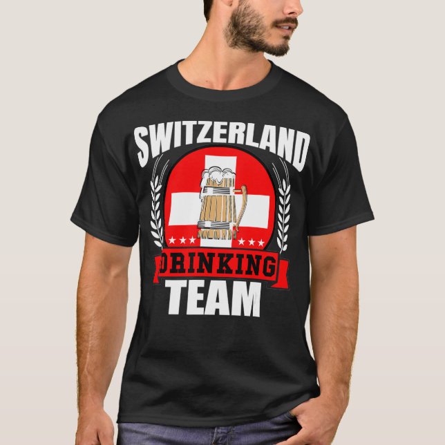 Schweiz Drink Team Funny Swiss Flag Bär T-Shirt (Vorderseite)