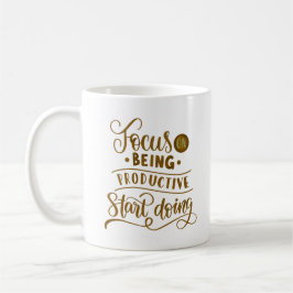 SCHWERPUNKT AUF PRODUKTIVEN ANFANG KAFFEETASSE