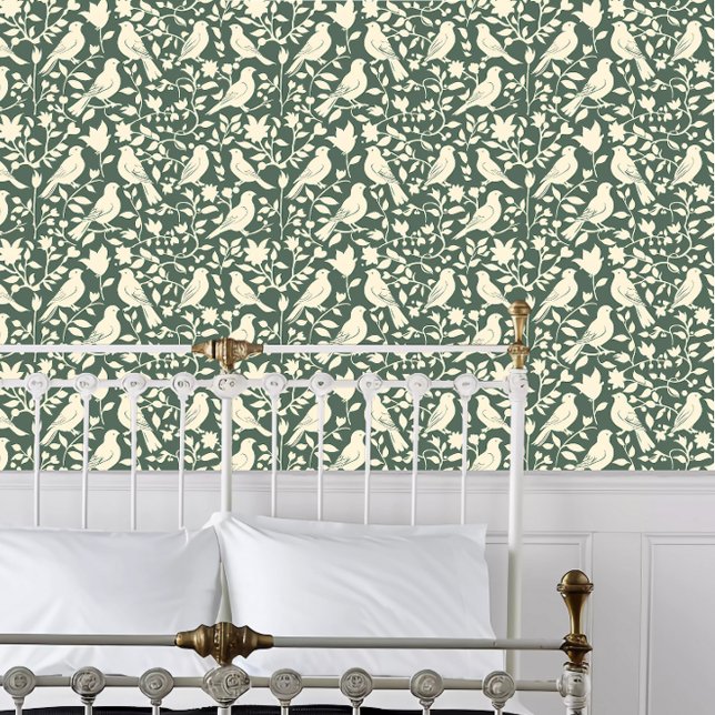 Schwerpunkt Papercut Birds auf Grün Tapete (Cottagecore Papercut Birds on Green Wallpaper behind a white metal framed bed.)