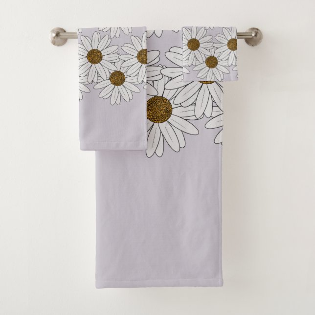 Schwerpunkt White Daisies auf blassrosa Hintergrun Badhandtuch Set (Insitu)