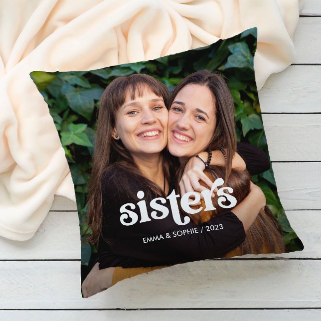Schwestern | Boho Text Overlay mit zwei Fotos Kissen (A retro and boho style photo pillow for your sister)