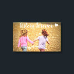 Schwestern für immer Fotovorlage Wrapped Canvas Ar Leinwanddruck<br><div class="desc">Laden Sie Ihr eigenes Foto hoch, um dieses einmalige Stück zu kreieren! Perfektes Geschenk für diese besondere Schwester in Ihrem Leben. Dieses Design entstand durch digitale Kunst und kann in dem Bereich personalisiert sein, der durch das Ändern des Fotos und/oder Textes zur Verfügung gestellt wird. Oder Sie können es anpassen,...</div>