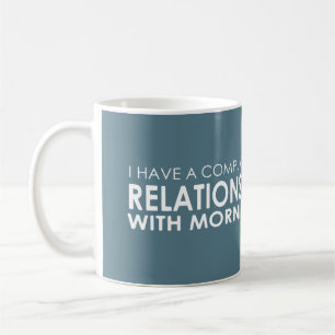 Schwieriges Verhältnis zur Morgen-Tasse Kaffeetasse