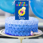 Schwimmbad Niedliche Geburtstagsparty Kuchenaufsatz<br><div class="desc">Phantastische Kinder Schwimmbad Party Happy Birthday Party Topper für ein blondes Kind im Schwimmteam im Sommer. Ein heller,  lustiger Pop mit Farben und ein hübsches Schwimmmädchen in einem Schlauch. Für die Unterhaltung der Kinder sind die Zimmer individuell gestaltet.</div>