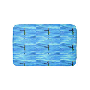 Schwimmen-Kormorane im blauen Meer Badematte